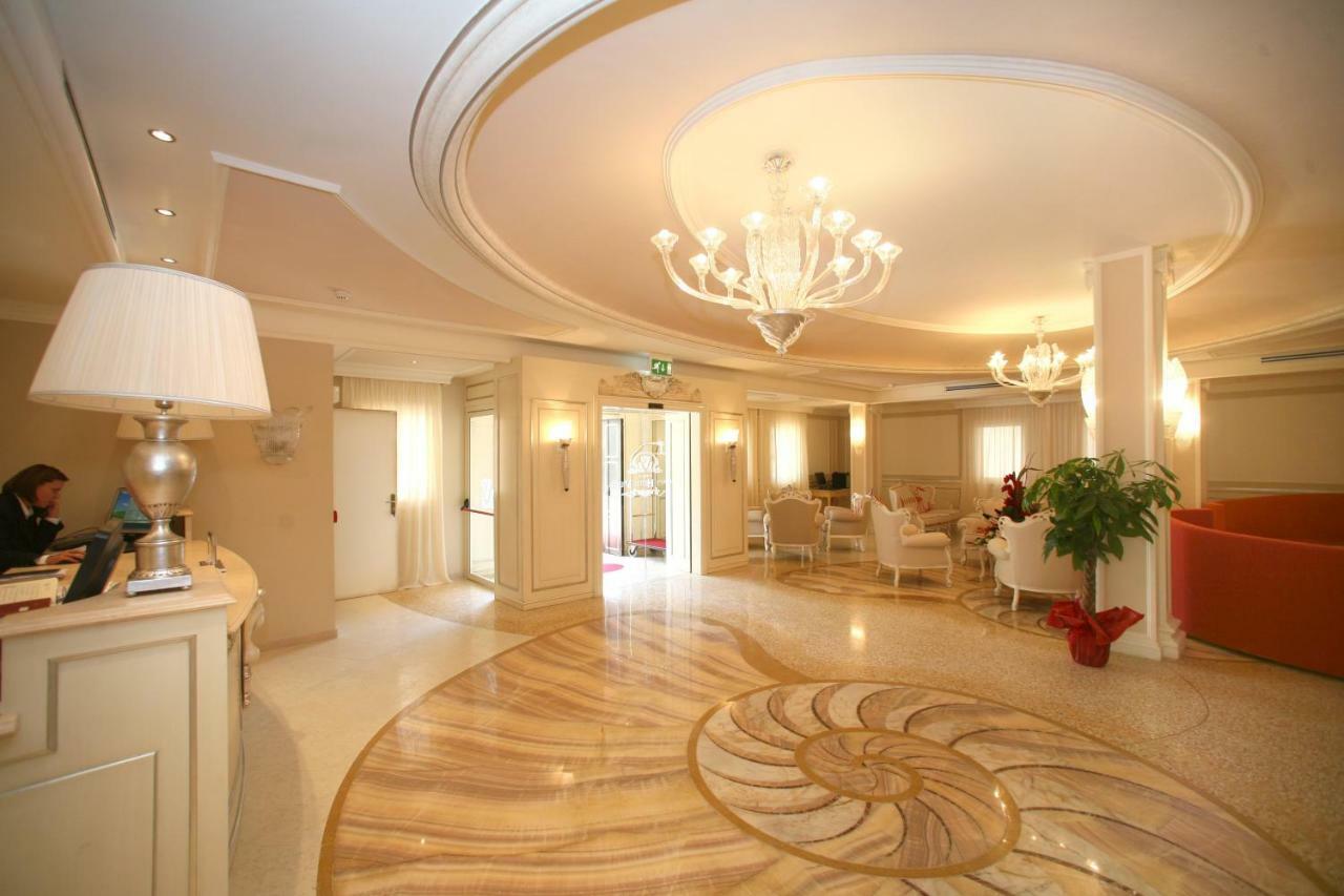 Palace Hotel Вьесте Экстерьер фото